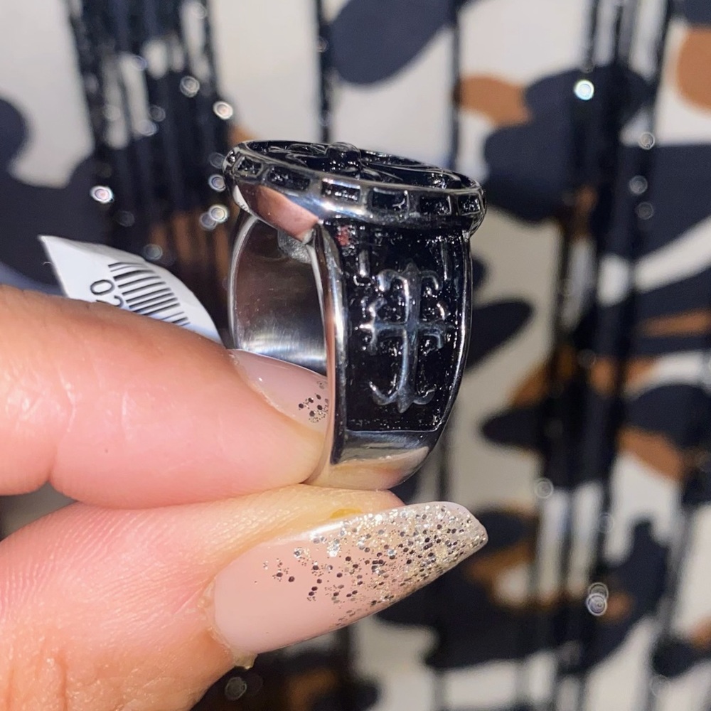 STAINLESS STEEL SILVER & BLACK CROSS OVAL RING - Picture 3 of 12